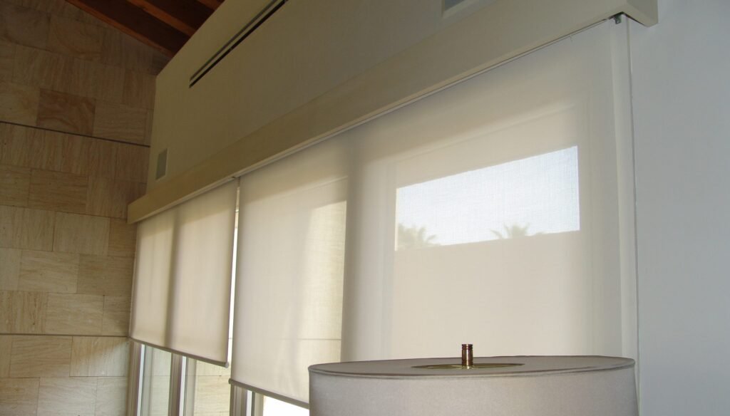 They allow a sutil light in to your home, offering you privacy and elegance.