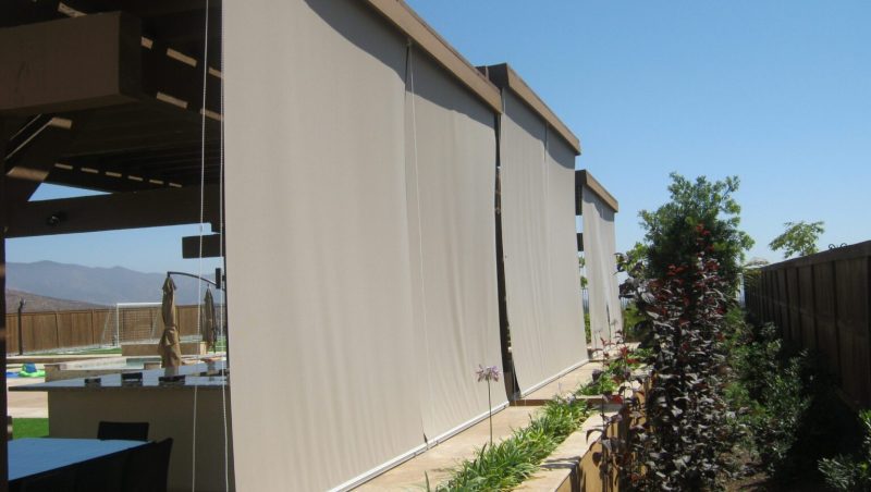 Ideal for outdoor areas and patios, protecting them from the sun and natural elements.